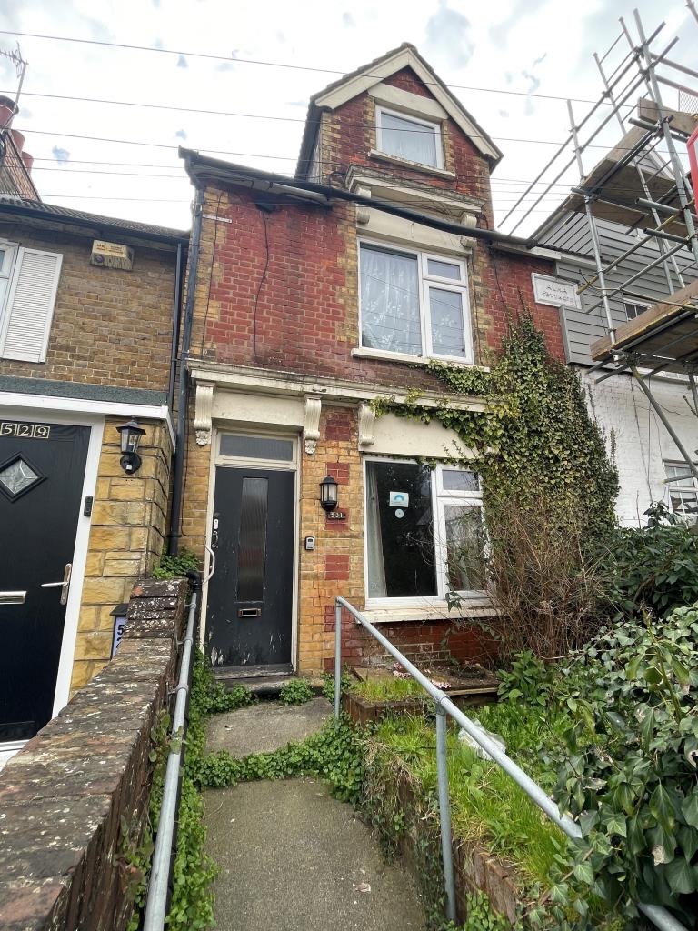 Lot: 1 - THREE-BEDROOM TERRACE HOUSE FOR REFURBISHMENT - Front photo of mid-terraced property